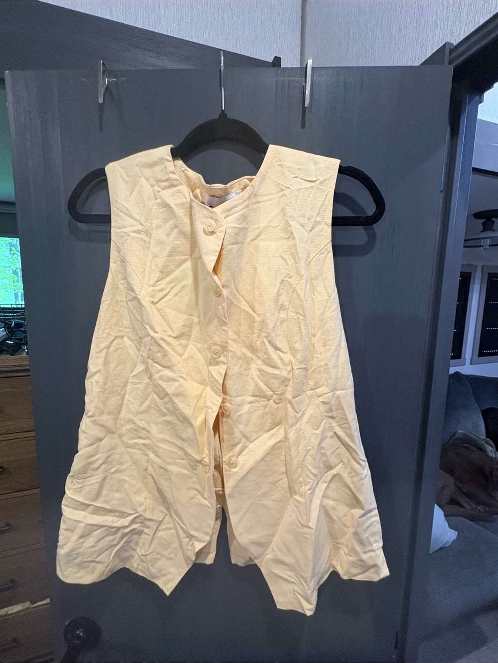 *New Women's Sleeveless Button-Front Top in Pale Yellow